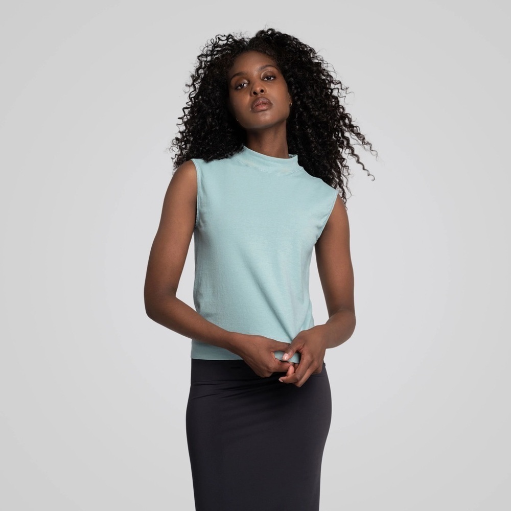 Epoque evolution sleeveless mock neck tee, size M